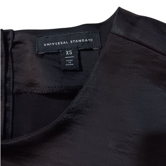 Universal Standard Black Satin‎ Flowy Blouse Top XS=LG/10-12 Button Back Hi Low - Picture 5 of 9